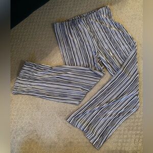 Chico’s Size 1 (8 Regular) White and Black Striped Flowy Pants